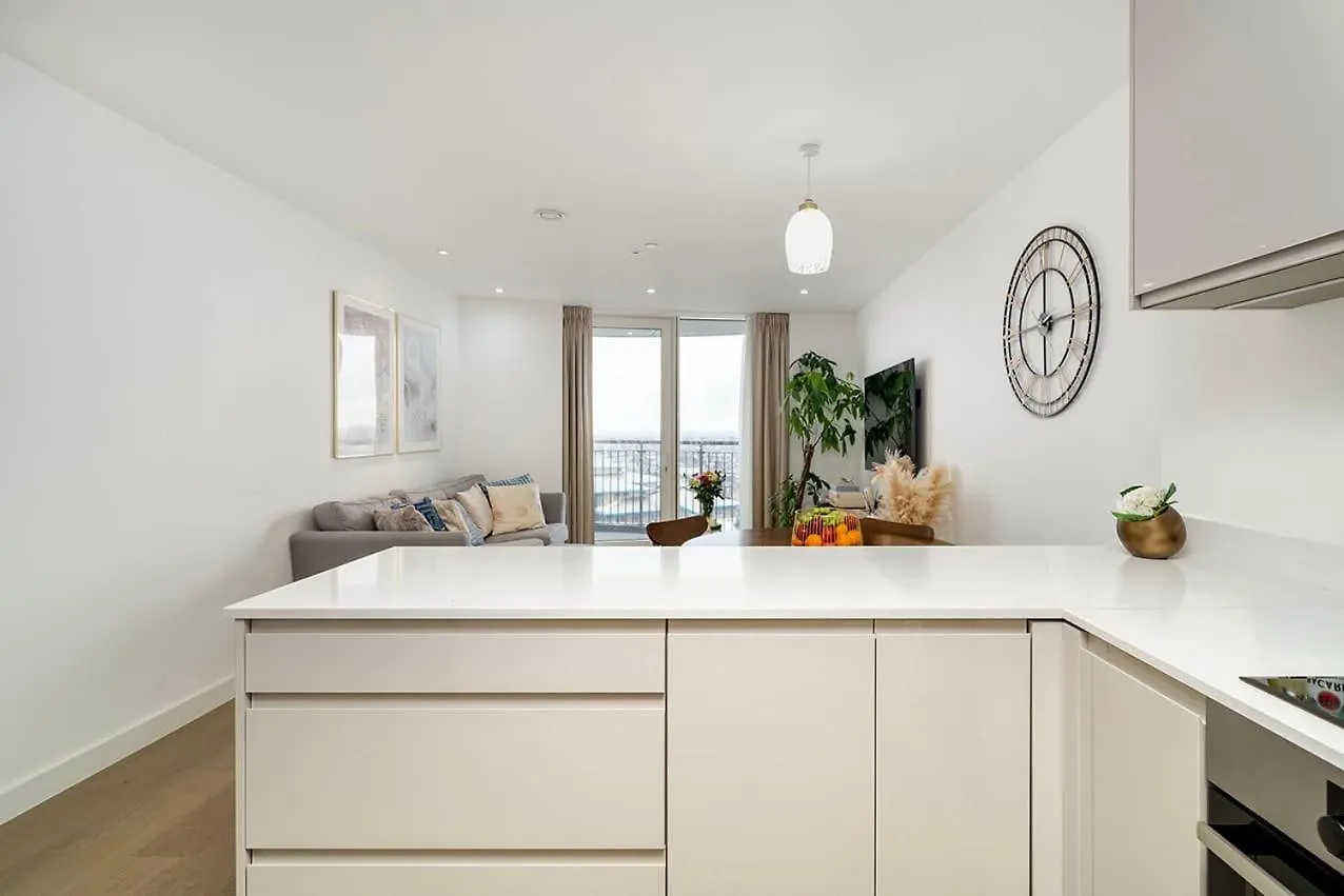 Private Room In Shared Flat With Stunning Views Barking  Barking (Greater London)